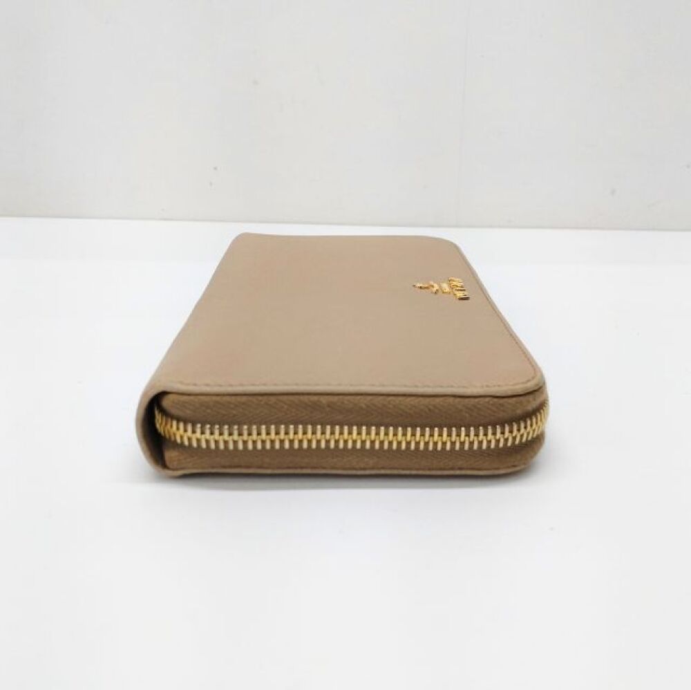 松本市 ブランド買取 | プラダ ラウンドジップ 長財布 写真6